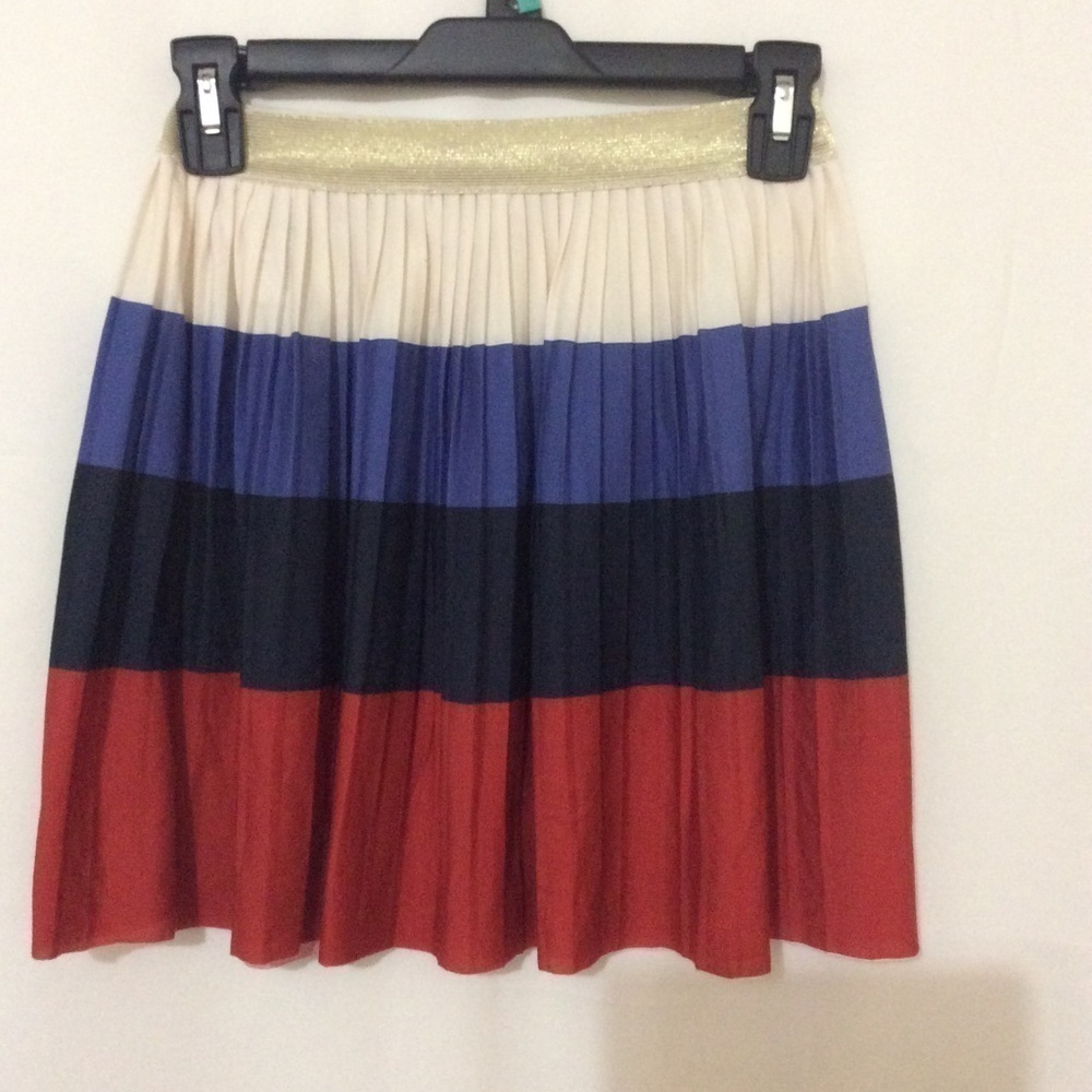 ❤️BeautifulH&M multi colored pleated skirt
